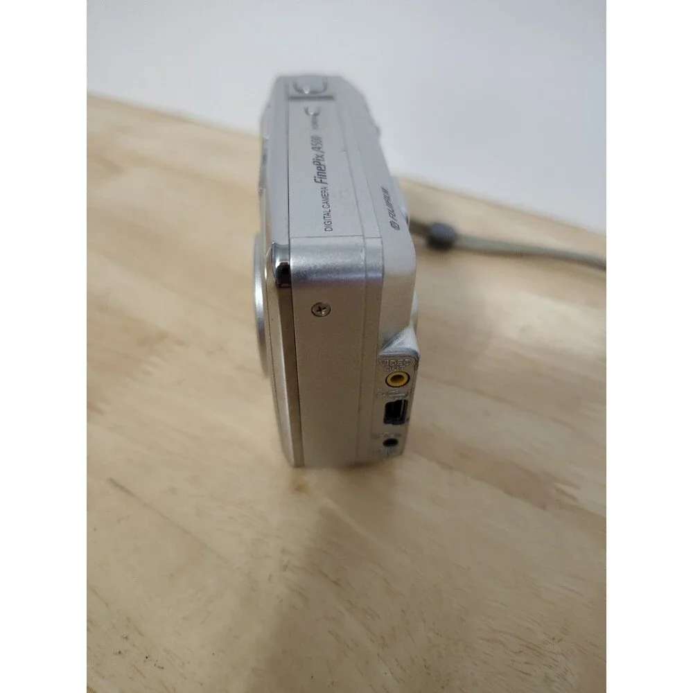 Fujifilm FinePix A500 Compact Digital Camera Parts Only Lens Does Not Pop Out